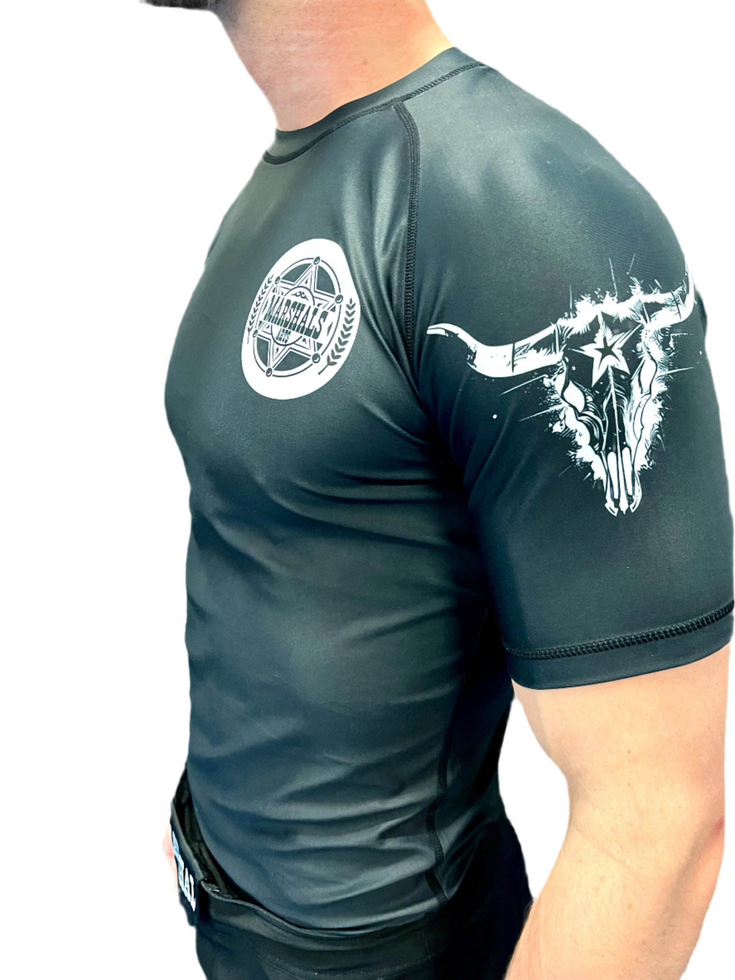 “Side profile of a model wearing the Marshal Premium Black Rashguard showcasing athletic fit and breathable fabric for superior performance in Jiu-Jitsu and MMA.”
